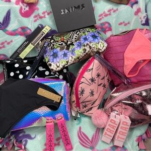 🎉mystery SKIMS makeup bag $120 VALUE: 2 random SKIMS ITEMS +MYSTERY 👄 products